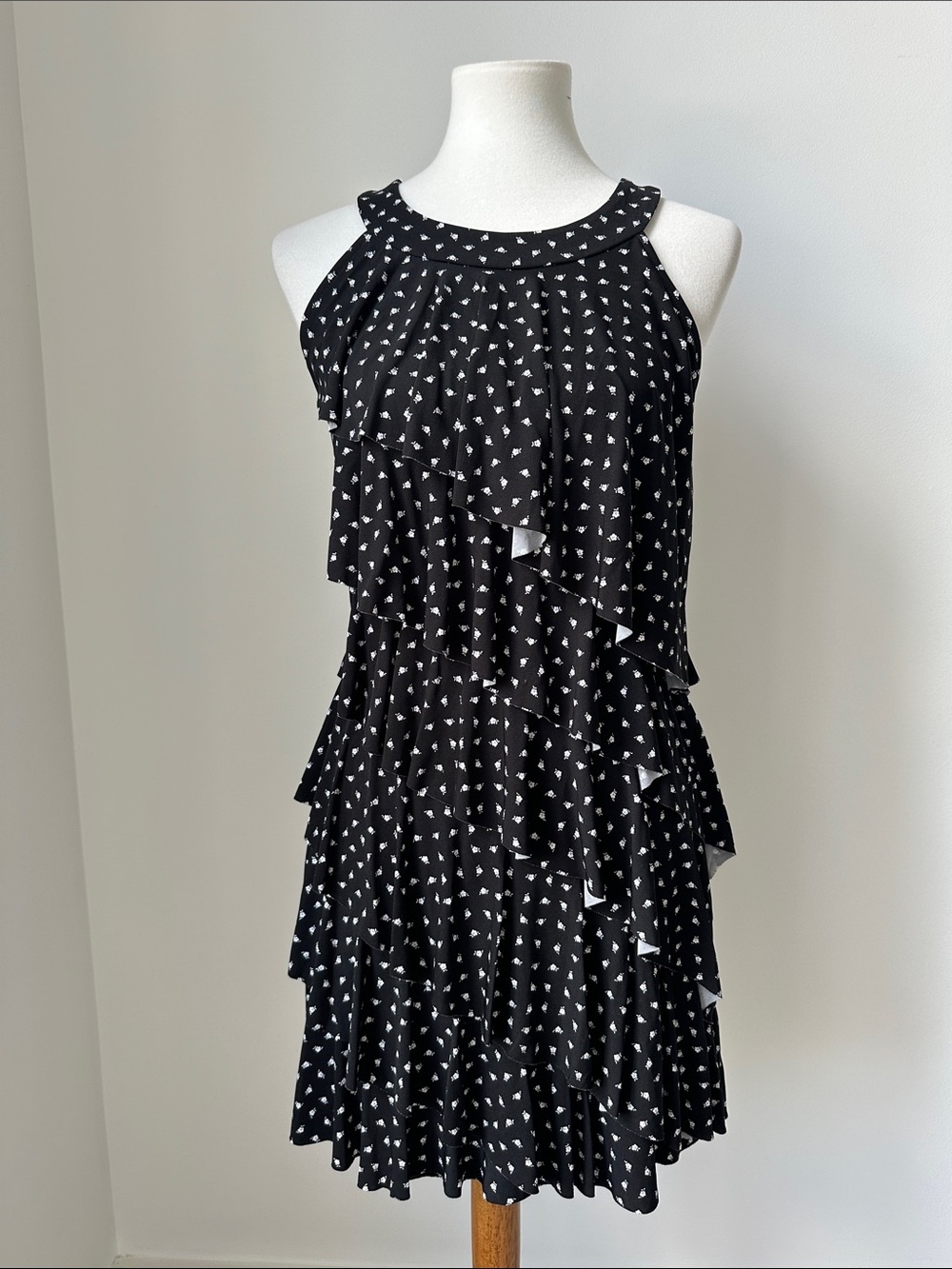 White House Black Market Black Mini Dress with White Flower Print Size Smal